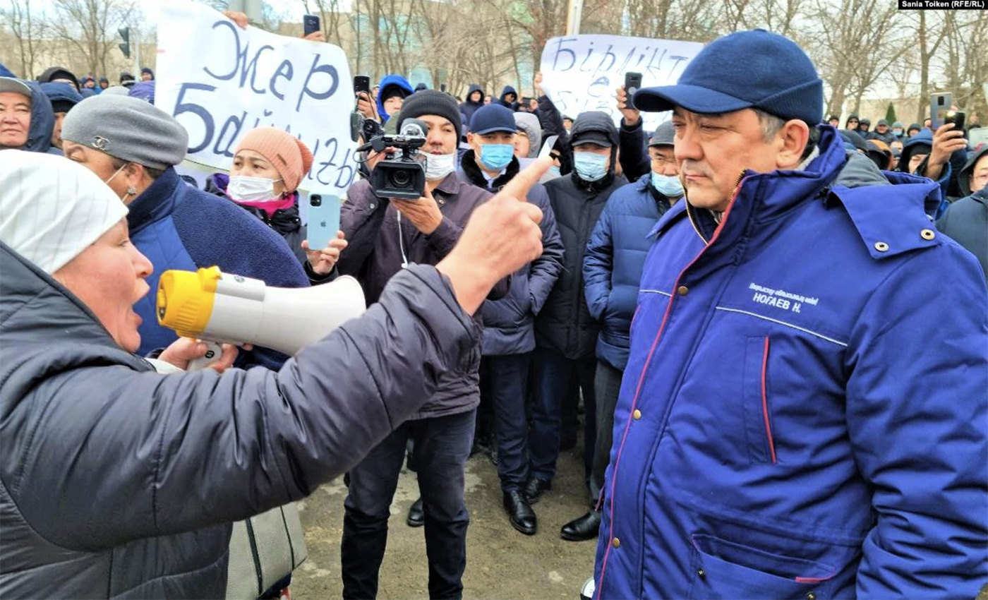 Почему Токаеву не спалось. Начавшиеся в Жанаозене протесты против роста цен  на газ охватили весь запад Казахстана