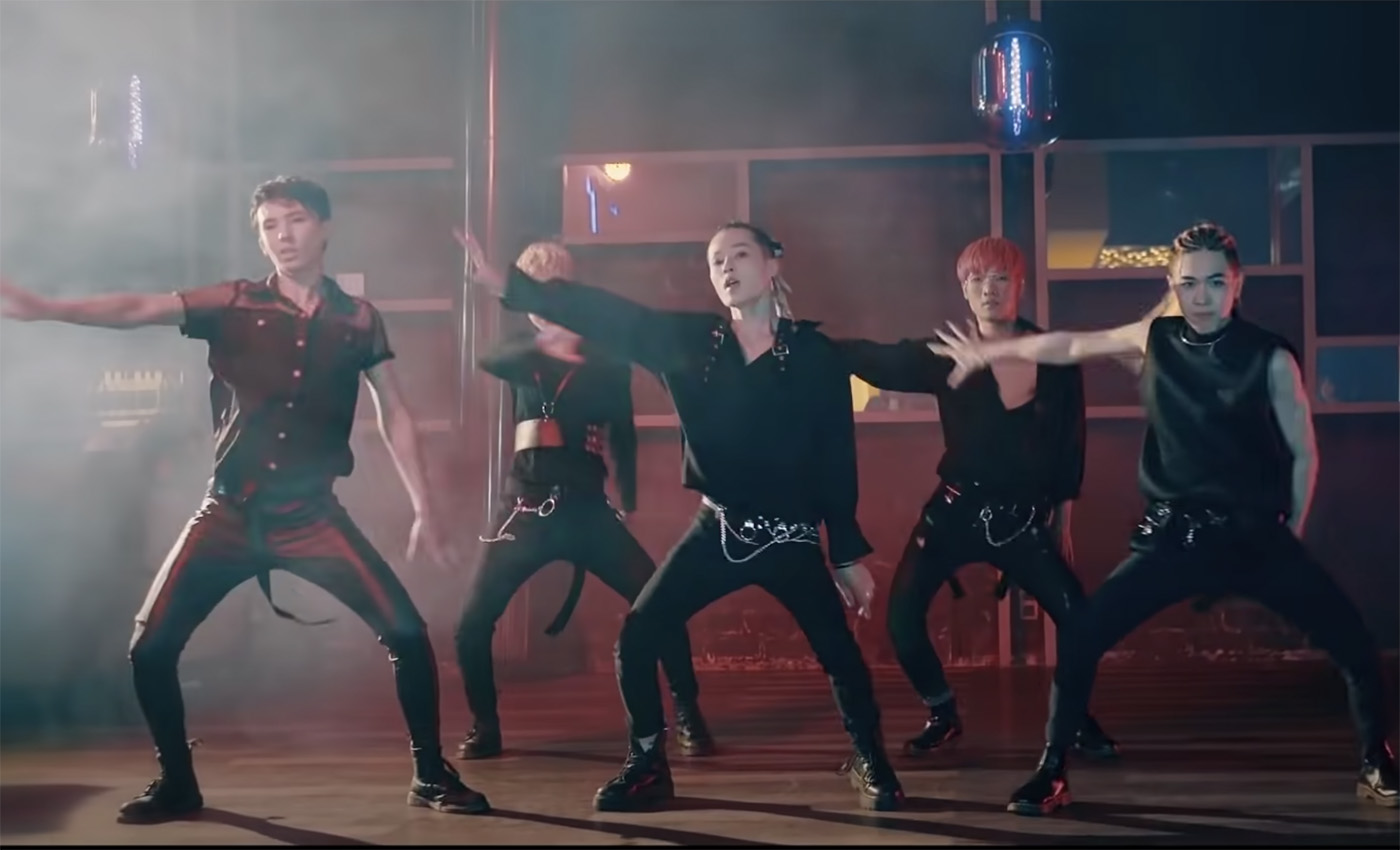 Бодибилдингпен айналысатын әйел