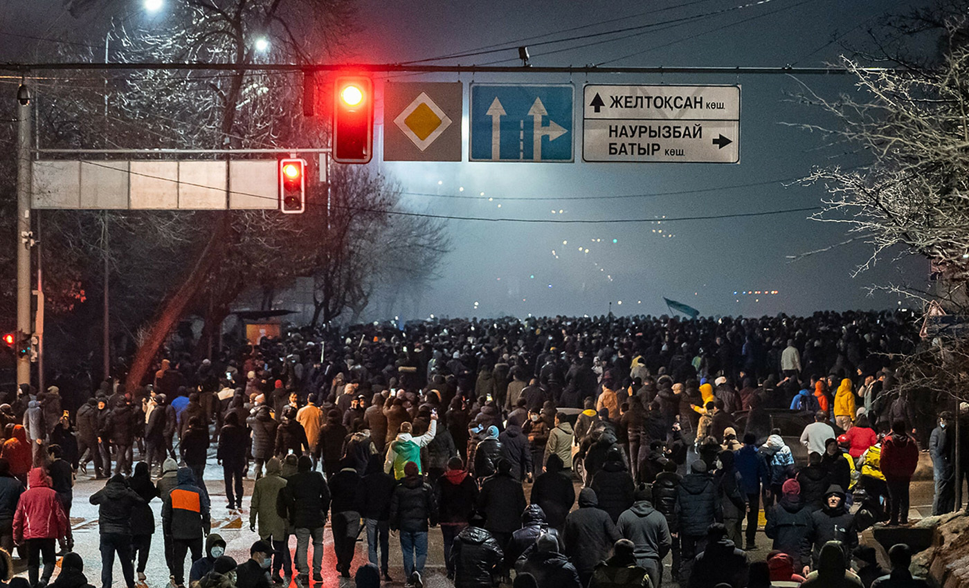 Два дня, которые потрясли старика. Репортаж из Алматы — эпицентра протеста  против Токаева и Назарбаева